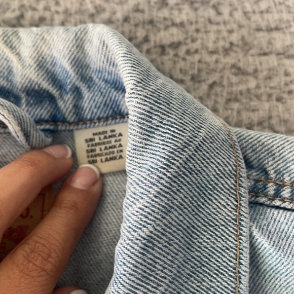 Levis Jacket Women XS Denim Blue Jean Coat Faded Light Wash size S - Picture 5 of 9